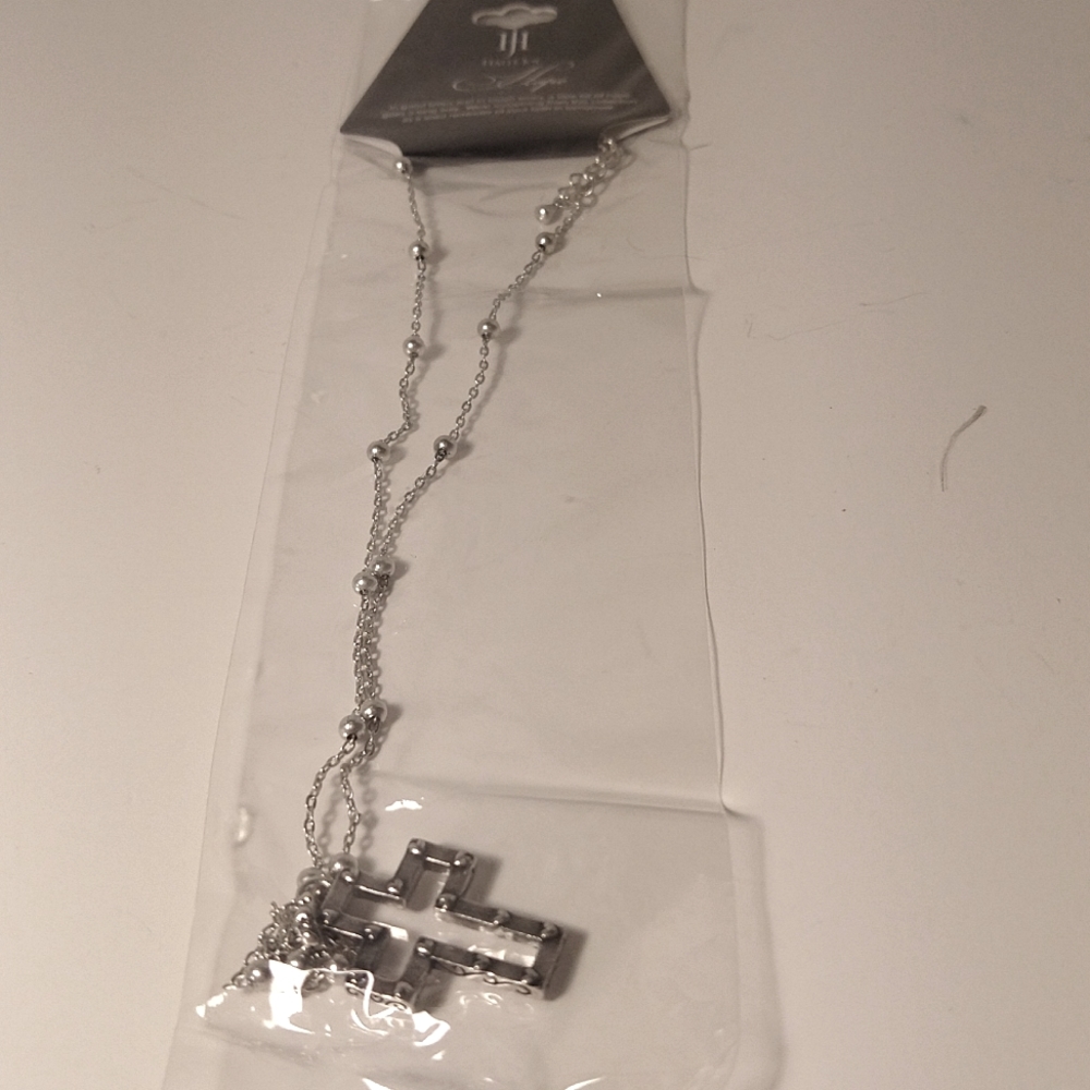 Cross necklace silvertone